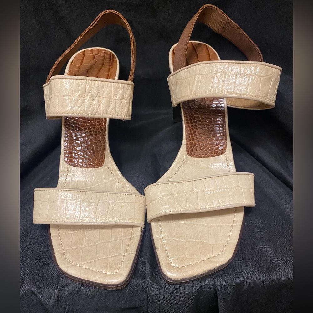 Stuart Weitzman Cream Sandals. Size 8.5 M